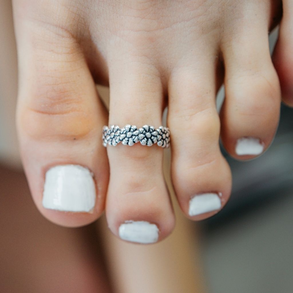 925 Sterling silver oxidised floral adjustable toe ring