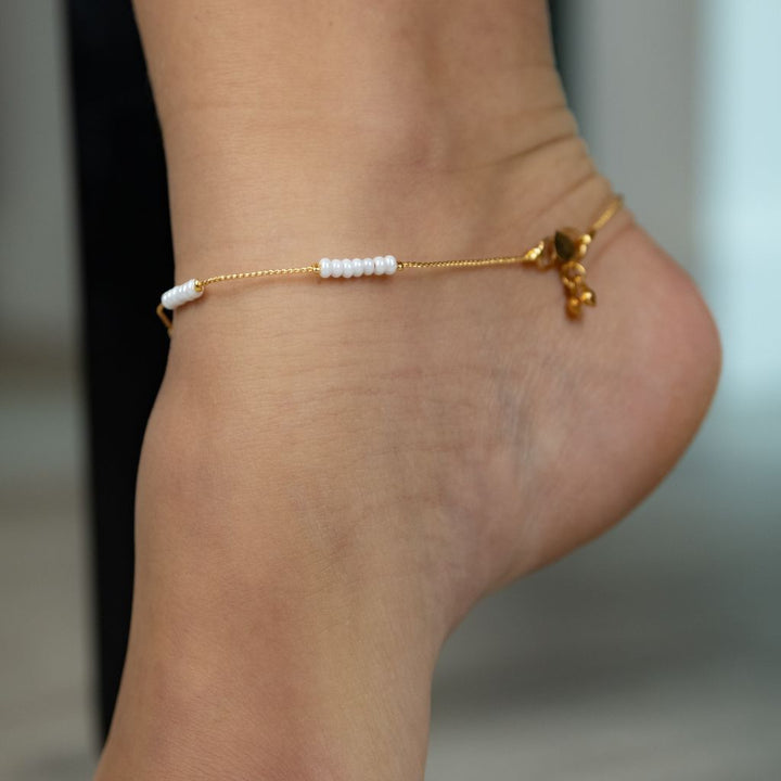 7 Best Minimalist Anklets for Your Next Beach Vacation 🌊✨