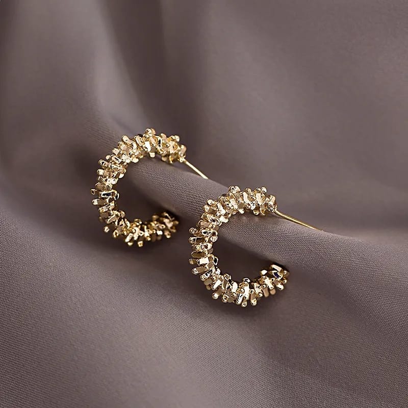 Vintage Twisted C Earrings - All You Need to Boost Your Confidence This Season