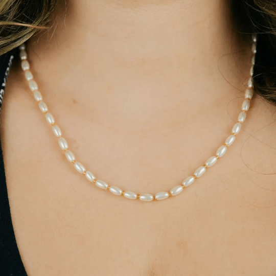 Understated Opulence: Embrace Everyday Elegance with our Small White Oval Freshwater Pearl Necklace