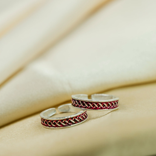 Give your traditional toe rings a taste modern twist with our unique toe rings collection