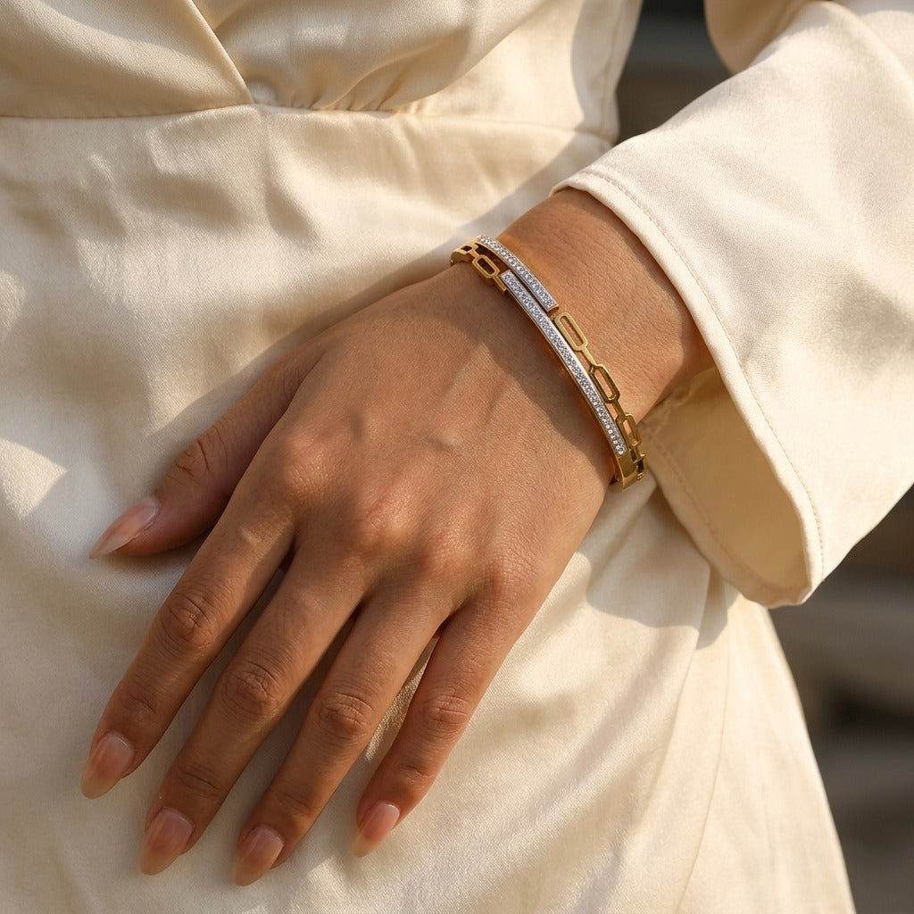 18ct Gold Plated Clear Crystal Paperclip Link Open Cuff Bracelet (Close-up Detail) | The Colourful Aura