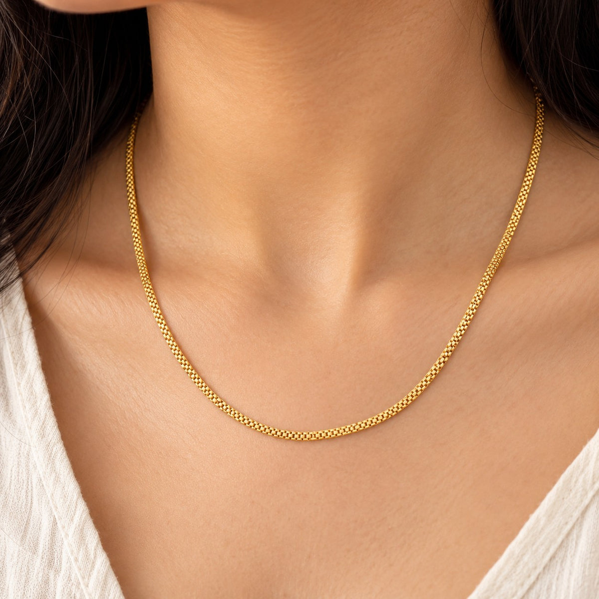 18ct Gold Plated Flat Woven Link Chain Necklace 21 Inch (Close-up Detail) | The Colourful Aura
