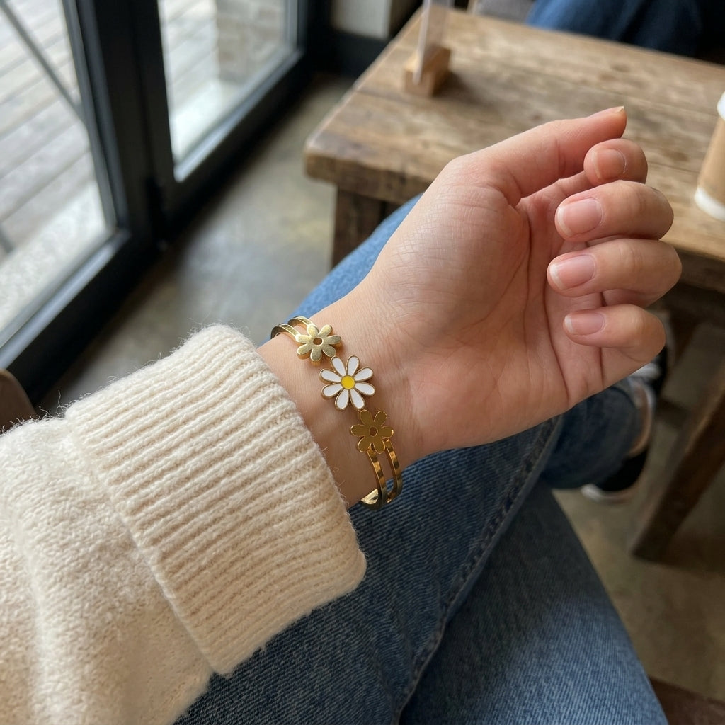 18ct Gold Plated White Daisy Five Flower Spring Hinged Bangle Floral Bracelet (Close-up Detail) | The Colourful Aura