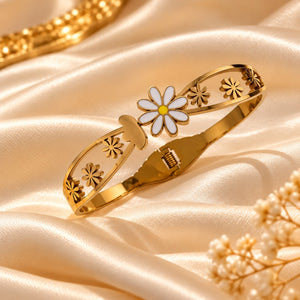18ct Gold Plated White Daisy Flower Cut Out Open Cuff Floral Bracelet (Close-up Detail) | The Colourful Aura
