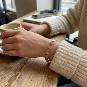 18ct Rose Gold Plated Clear Crystal Daisy Flower Link Floral Bracelet (Close-up Detail) | The Colourful Aura