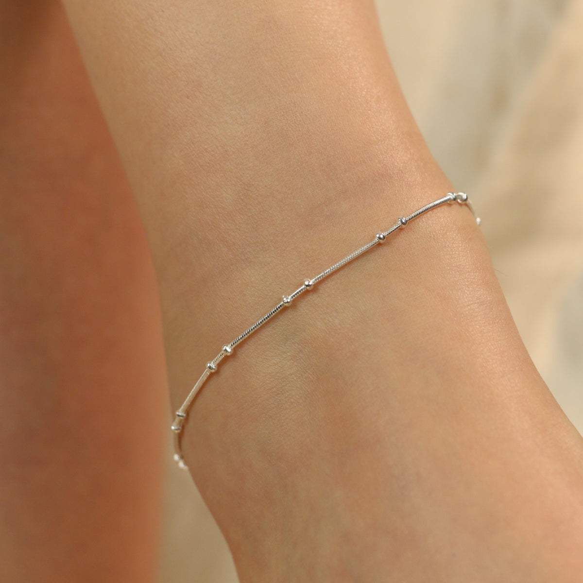 925 Silver This Slim Thread Thin Minimalist Payal Anklet – The Colourful Aura