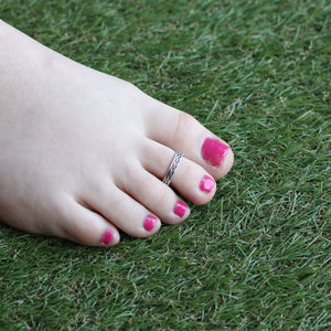 Black Adjustable Pure Silver Bohemian Foot Toe Ring (Close-up Detail) | The Colourful Aura