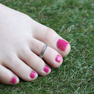 Black Adjustable Pure Silver Bohemian Foot Toe Ring (Close-up Detail) | The Colourful Aura