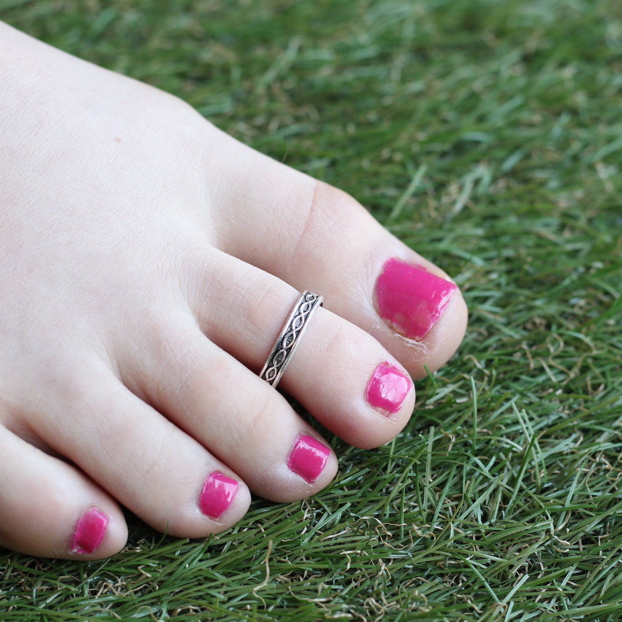 Black Adjustable Pure Silver Bohemian Foot Toe Ring (Close-up Detail) | The Colourful Aura