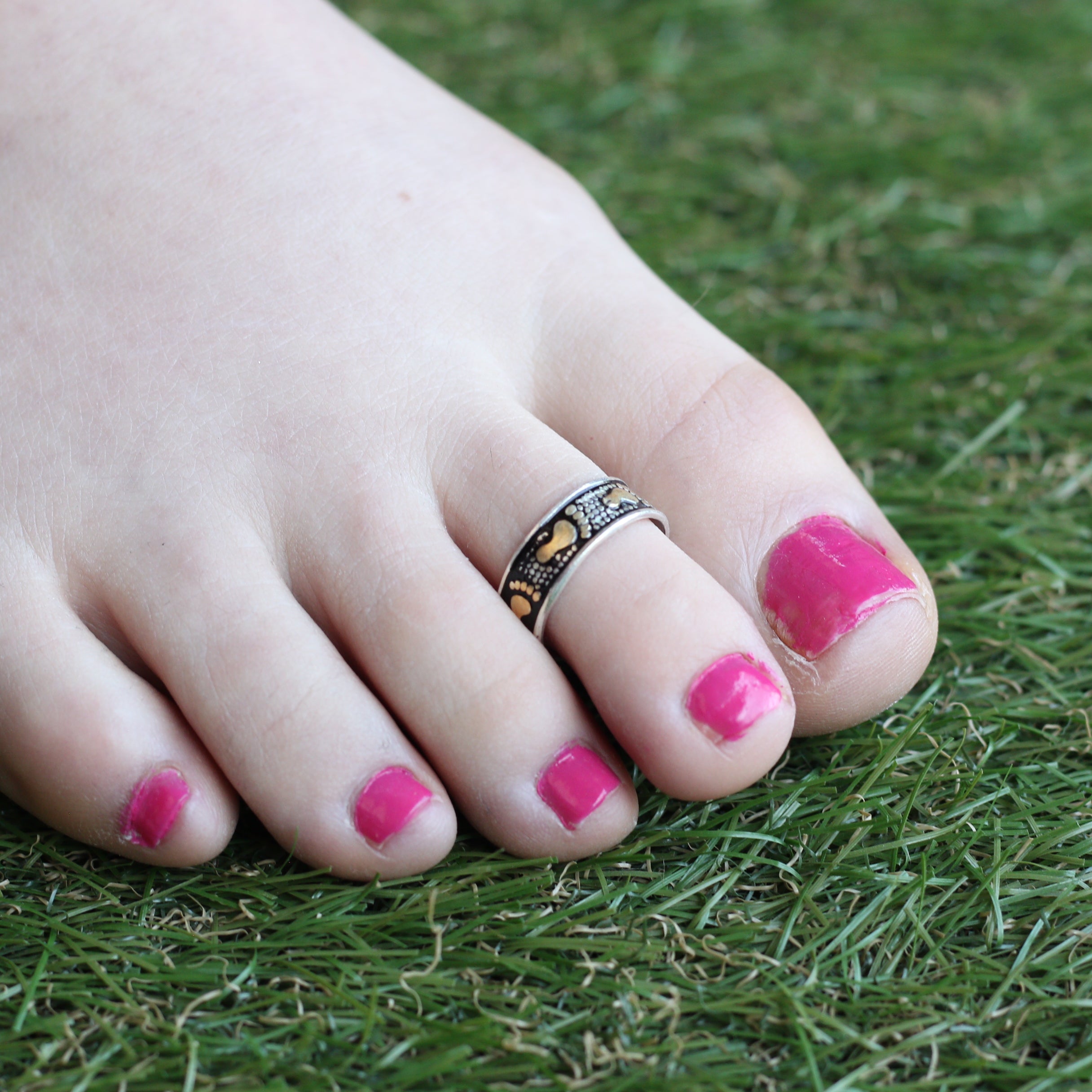 Black Footsteps Bohemian Midi Beach Stacking Band Toe Ring