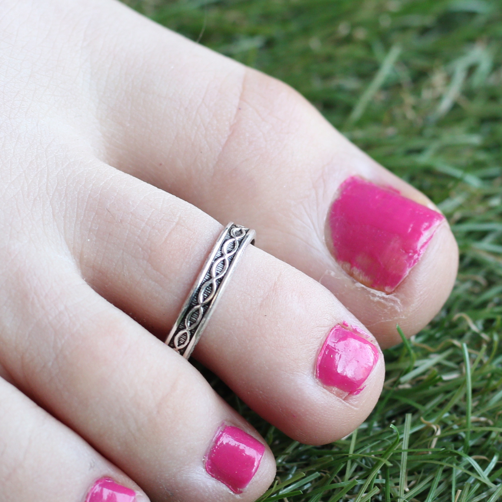 Black Adjustable Pure Silver Bohemian Foot Toe Ring (Close-up Detail) | The Colourful Aura