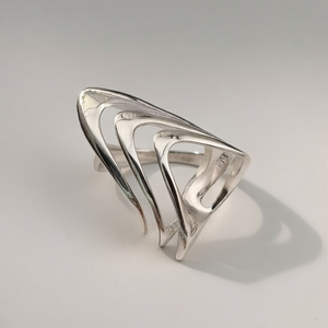 Abstract Wave Adjustable Statement Ring – The Colourful Aura