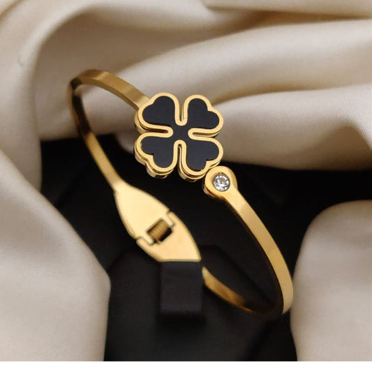 Single Large Clover Leaf Zircon Irish Floral Shamrock Design Bangle Bracelet