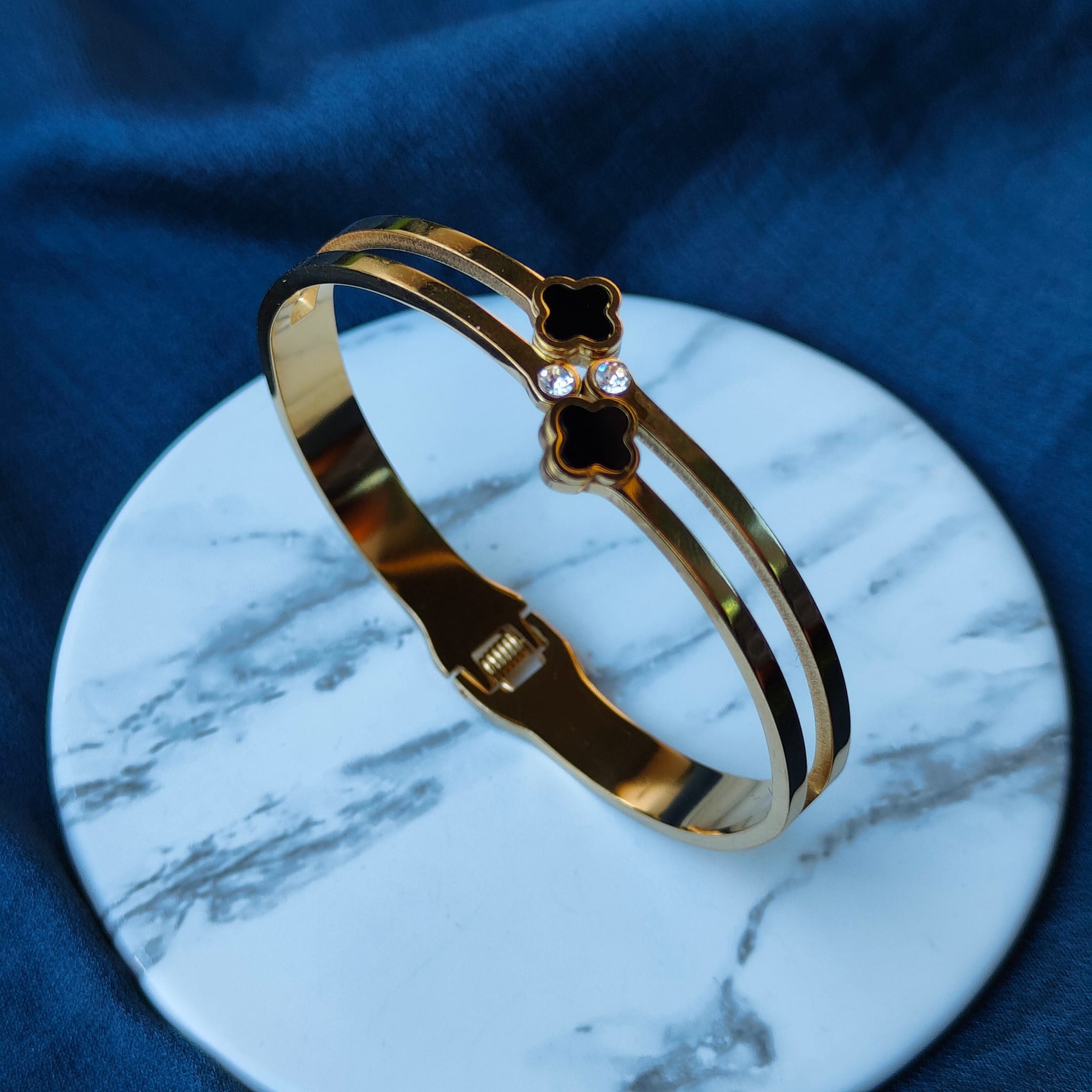 Dual Clover Leaf Zircon Irish Floral Shamrock Design Bangle Bracelet