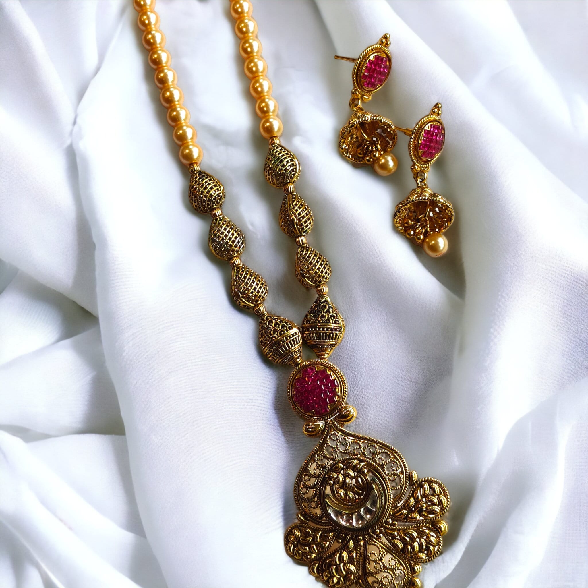 Gold Plated Traditional Indian Asian Pendant Necklace and Earring Set