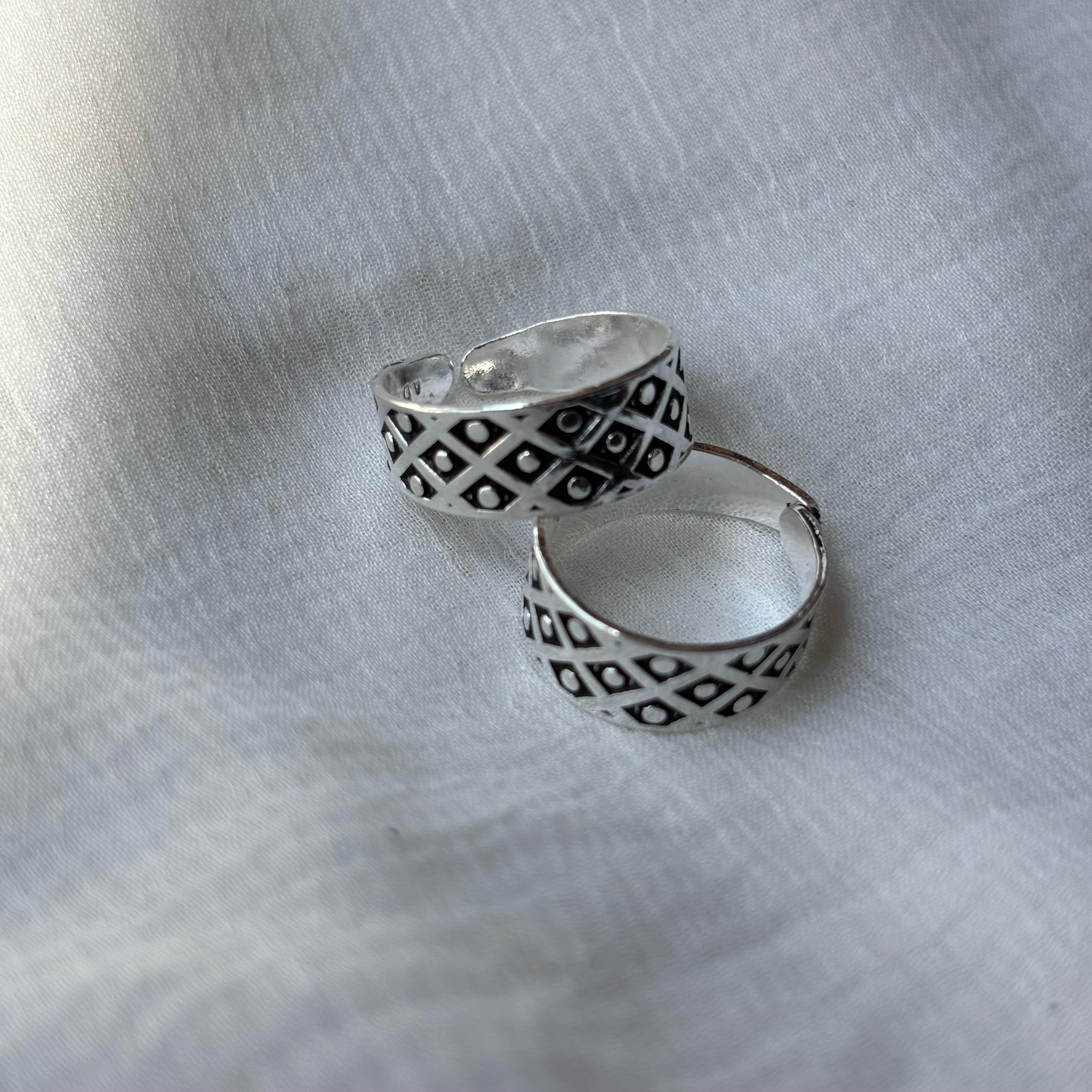 Black Bohemian Midi Tribal Beach Stacking Wide Band Toe Ring