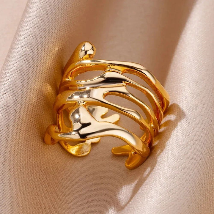 Abstract Fluid Wrap Wide Adjustable Band Gold or Silver Ring – The Colourful Aura