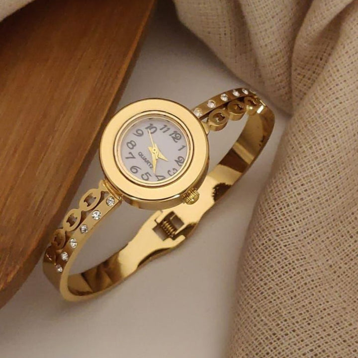 Elegant Gold Women’s Designer Bracelet Watch with Crystal Accents