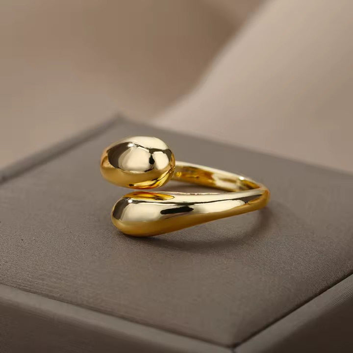 Minimal Open Curve Adjustable Gold/SIlver Ring (Close-up Detail) | The Colourful Aura