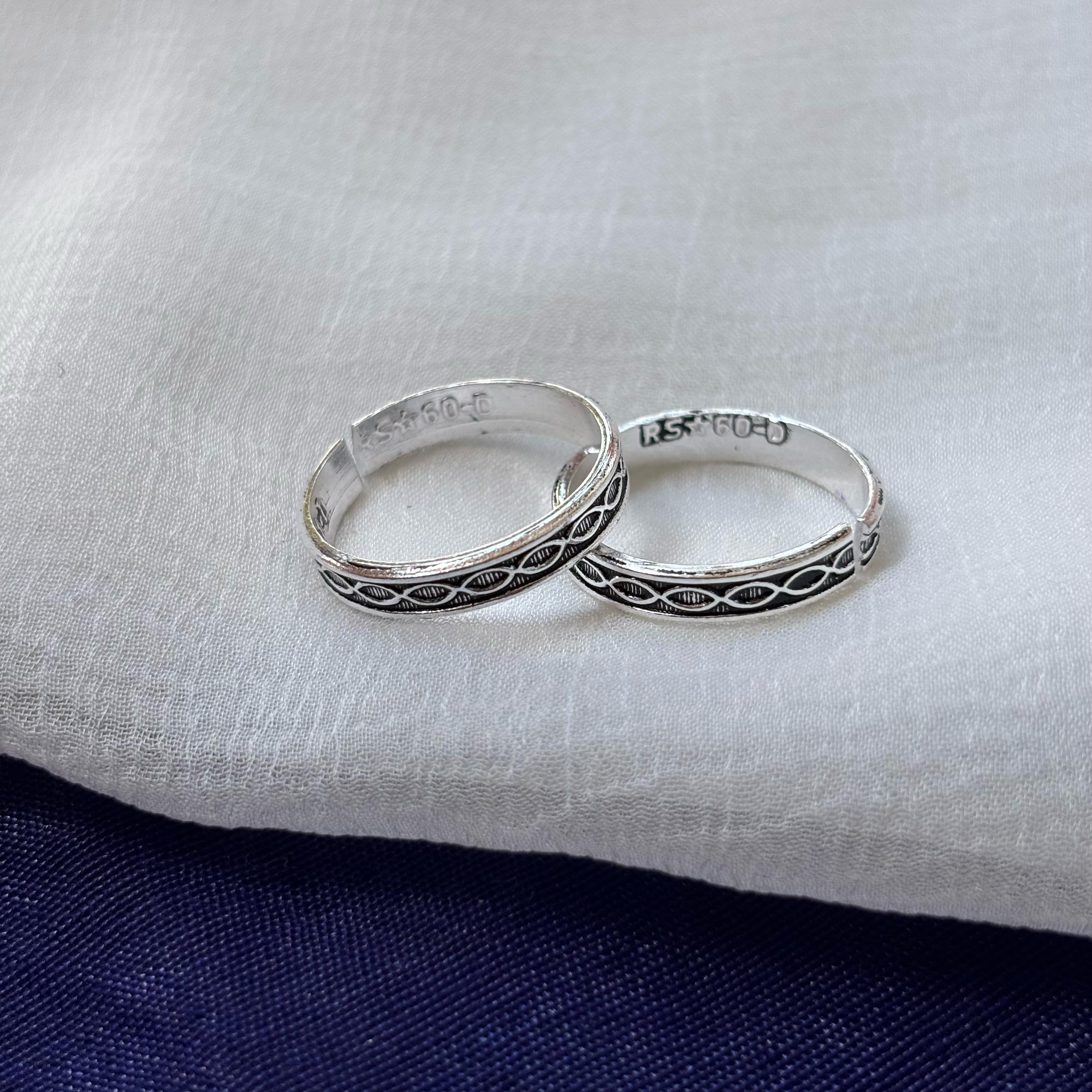 2 Pcs Black Adjustable Pure Silver Bohemian Foot Toe Ring (Close-up Detail) | The Colourful Aura