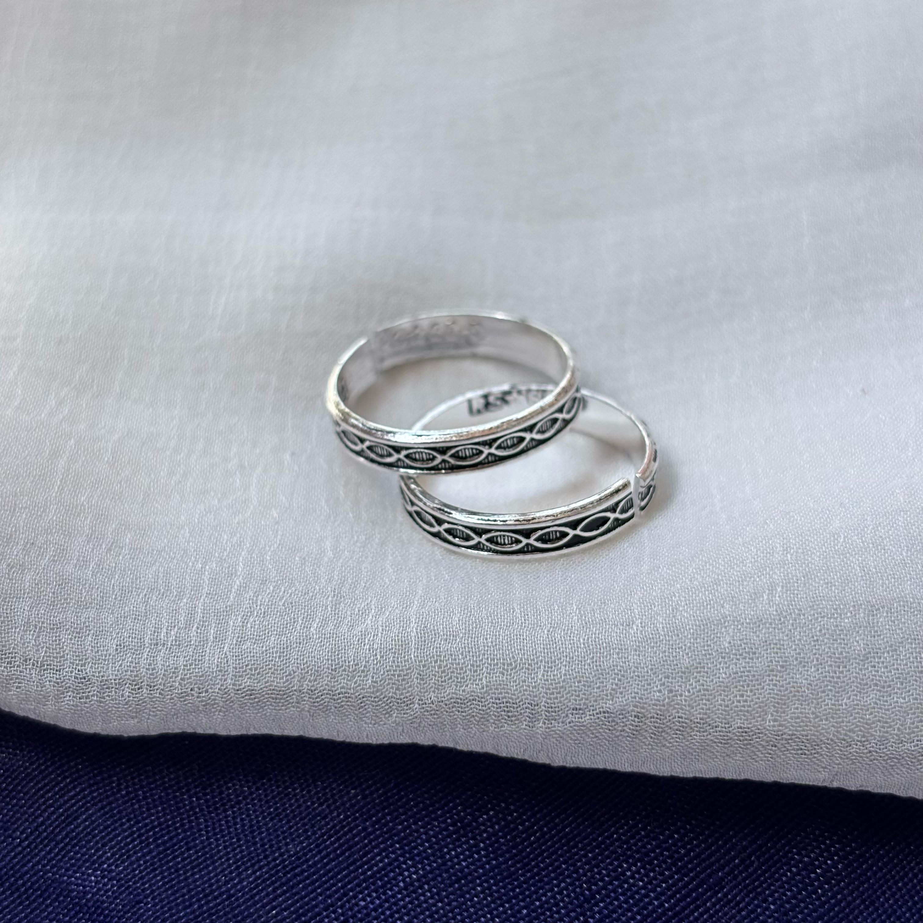 Black Adjustable Pure Silver Bohemian Foot Toe Ring (Close-up Detail) | The Colourful Aura