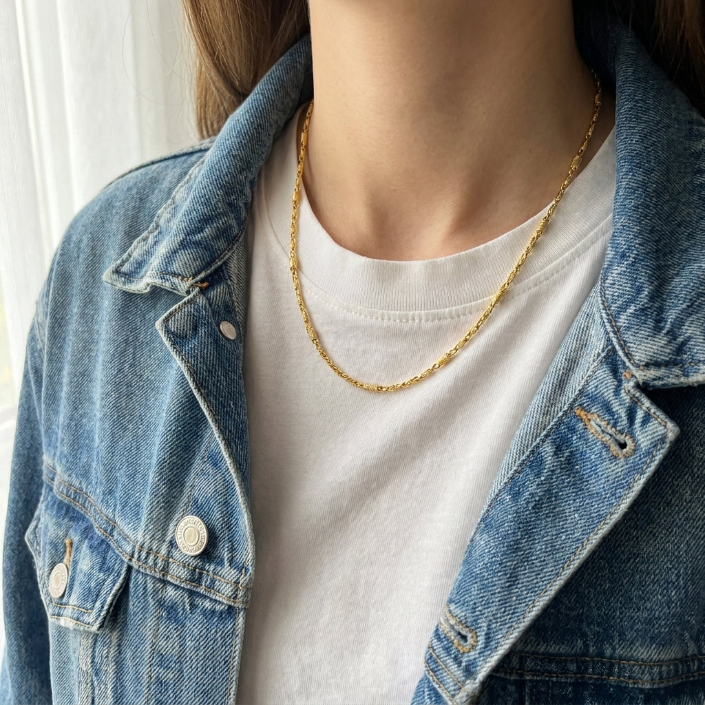 Twisted Link 18ct Gold Plated Unisex Chain Necklace (Close-up Detail) | The Colourful Aura