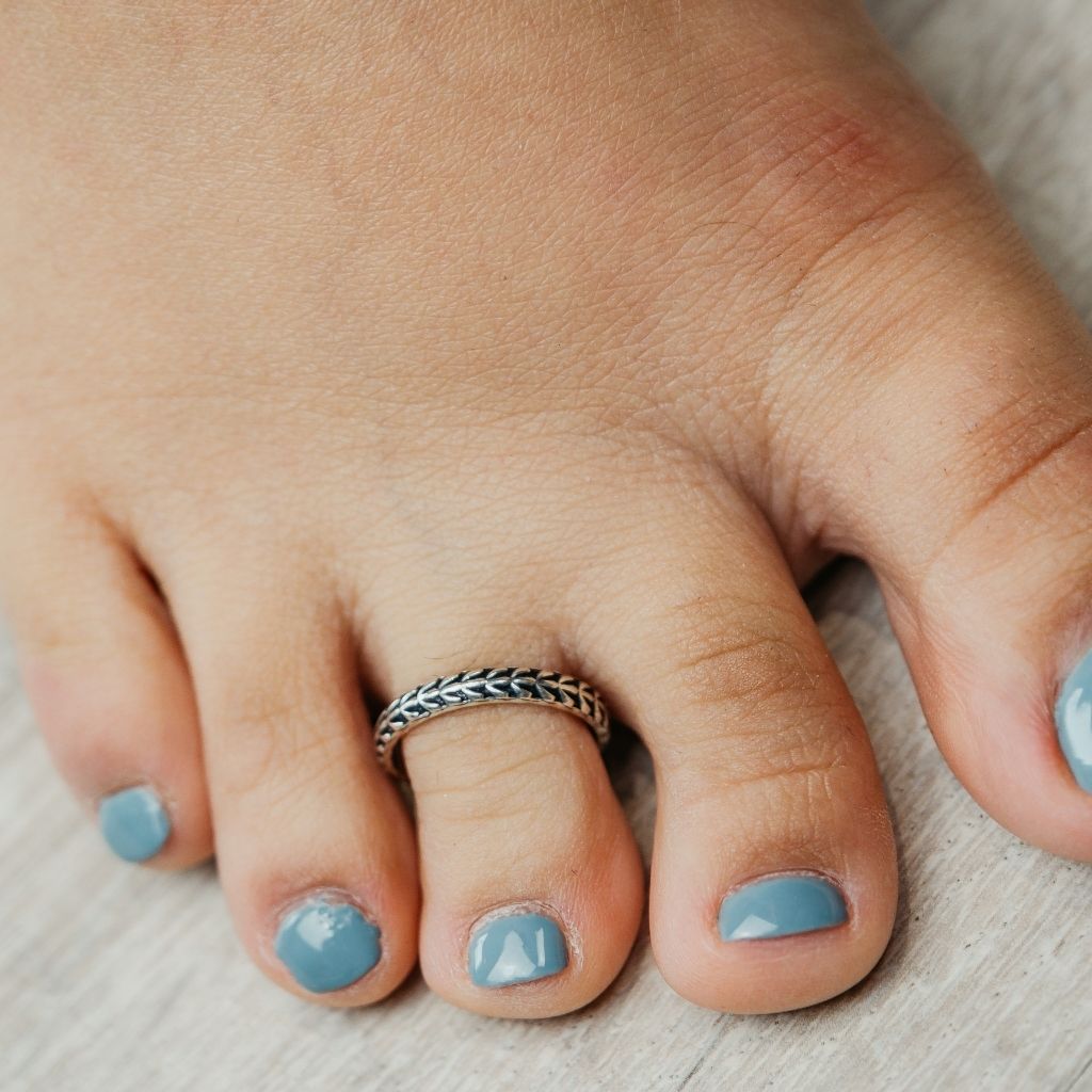 Dainty on sale toe rings