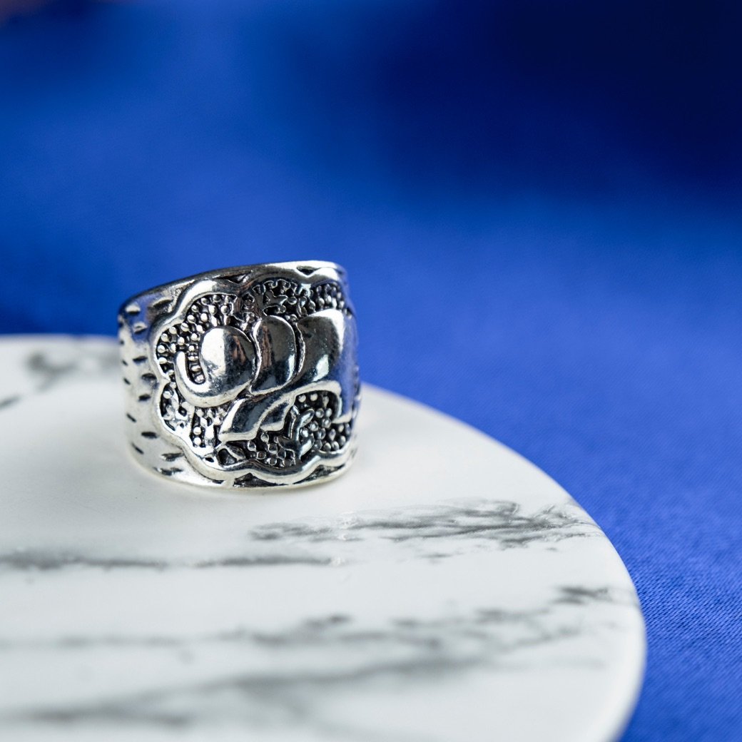Wide Retro Elephant Carving Male and Female Chunky Animal Large Silver Ring