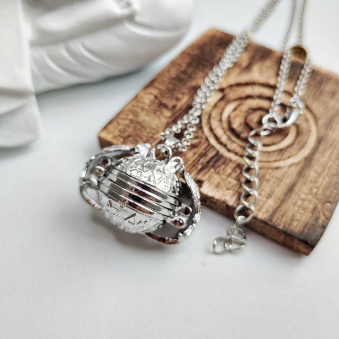 Personalized Photo Locket, Family Album Necklace Jewelry, Miss You gift, Vintage Personal Photo Pendant, Gifts for Mom, Picture Locket