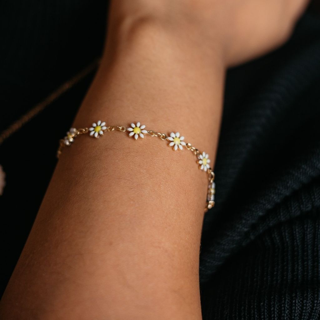 White Multicolour Turquoise Sun Flower Summer Indie Boho Daisy Charms Bracelet (Close-up Detail) | The Colourful Aura