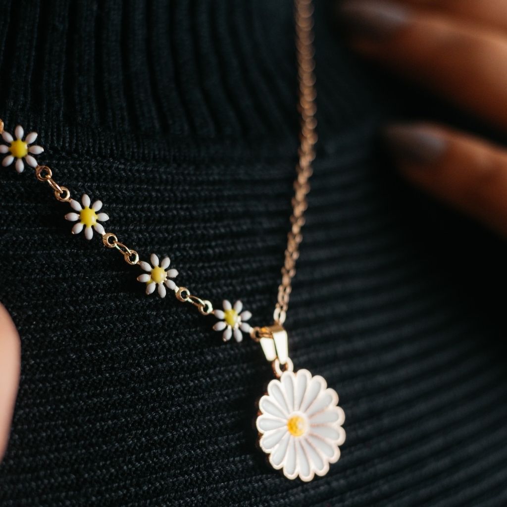 Half Turquoise Flower Charms Choker Summer Indie Boho Daisy Floral Necklace (Close-up Detail) | The Colourful Aura