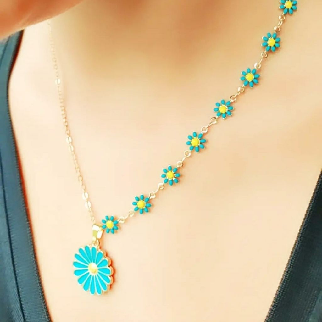 Half Turquoise Flower Charms Choker Summer Indie Boho Daisy Floral Necklace (Close-up Detail) | The Colourful Aura