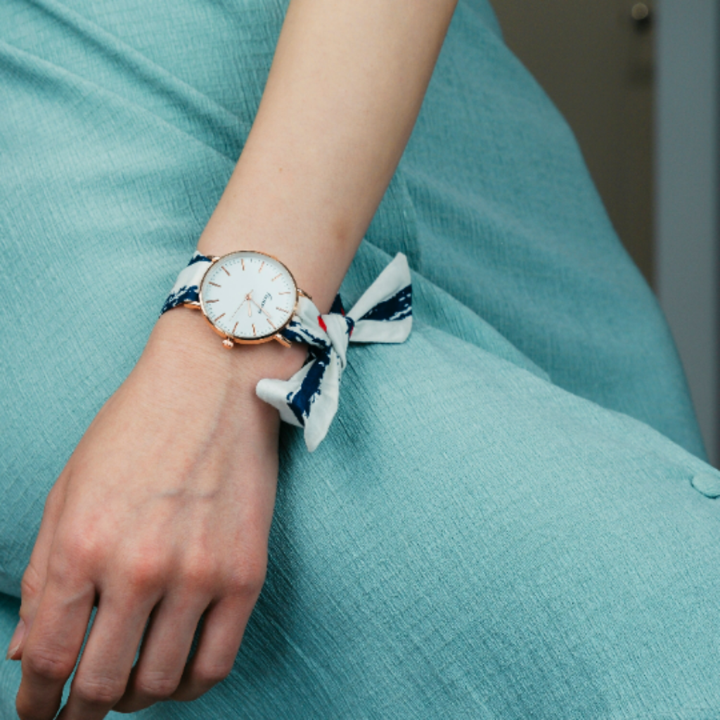 Red Star Print Changeable Fabric Strap Tie Knot Women Geneva Wristwatch