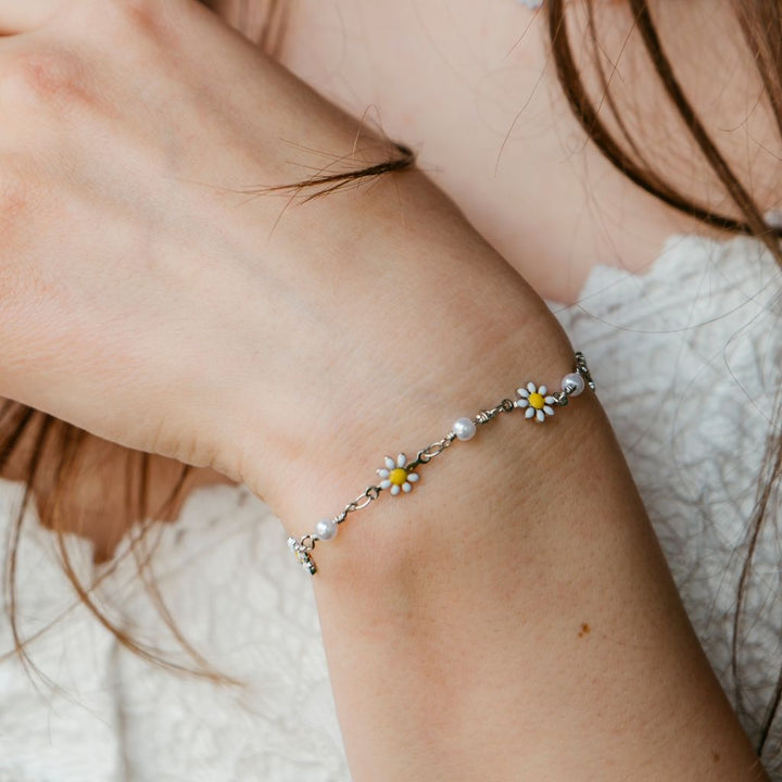 Silver Sun Flower Pearl Charms Beaded Summer Indie Boho Daisy Floral Bracelet (Close-up Detail) | The Colourful Aura