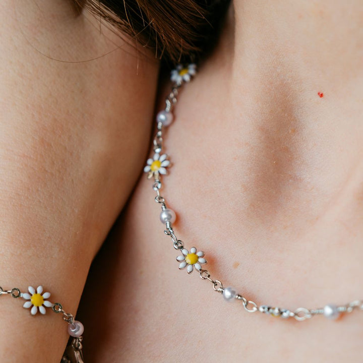 Silver Colourful White Indie Boho Daisy Sun Flower Pearl Choker Floral Summer (Close-up Detail) | The Colourful Aura