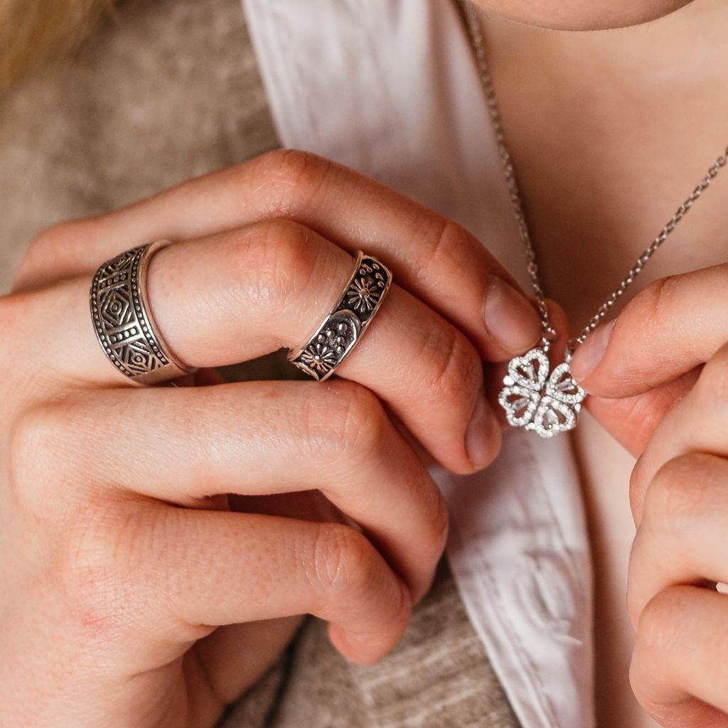 Four Heart Magnet Foldable Floral Zircon Crystal Pendant Necklace
