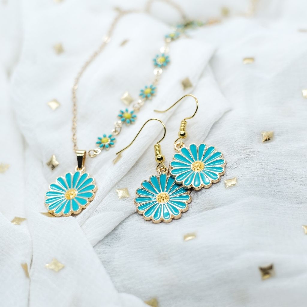Half Turquoise Flower Charms Choker Summer Indie Boho Daisy Floral Necklace (Close-up Detail) | The Colourful Aura
