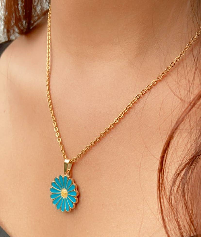 Gold Beach Choker Floral Pendant