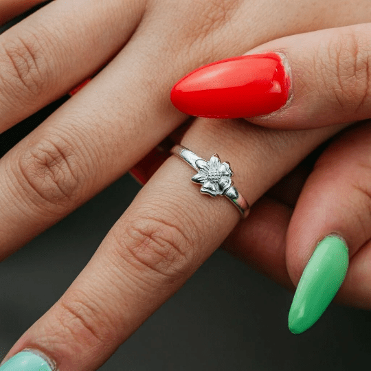 Adjustable Silver Floral Slim Daisy Stacking Dainty Midi Ring – The Colourful Aura