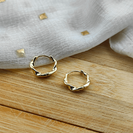 Gold Sterling Silver Dainty Twist Spiral Creole Infinity Slim Everyday Hoop (Close-up Detail) | The Colourful Aura