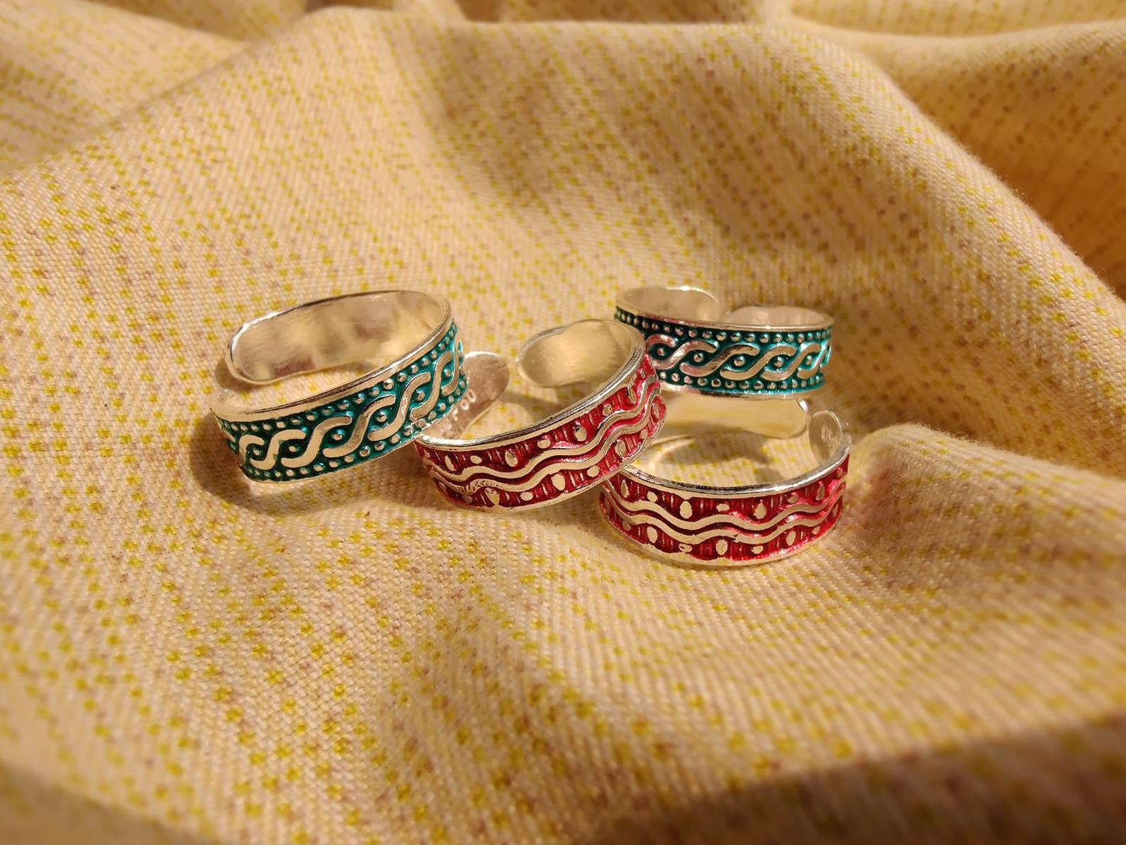 Pure bohemian red and green toe ring set