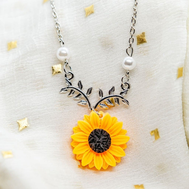 Silver Sunflower Charm Pearl Daisy Flower Summer Beach Pendant Necklace (Close-up Detail) | The Colourful Aura