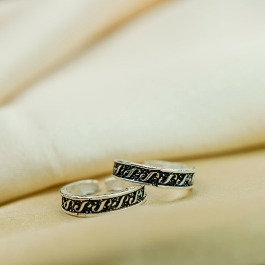 2 Pcs Black and Red Boho 925 Silver Slim Band Open Toe Ring — Boho Jewellery UK | The Colourful Aura