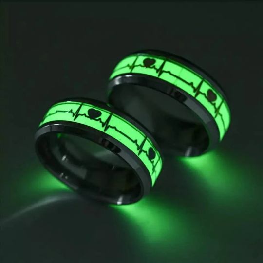 Luminous carbon fibre Lightning Men and Women Green Heart Wedding ring