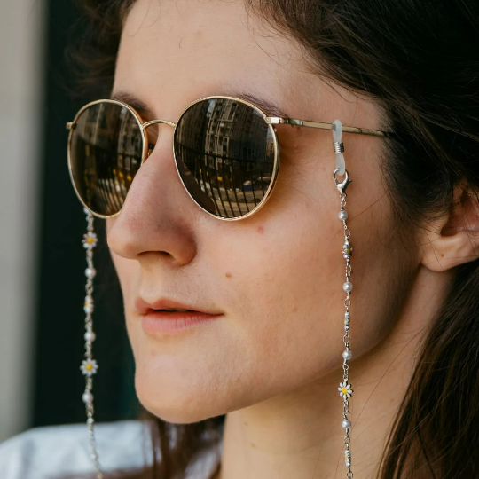 Silver White Sun Flower Daisy Sunglass Reading Eyeglass Lanyard Pearl Chain (Close-up Detail) | The Colourful Aura