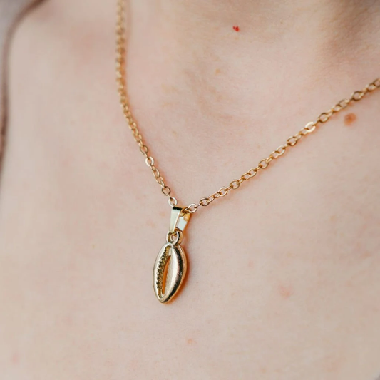 Gold Handmade Sea Shell Necklace Cowrie Charm Beach Surfing Pendant Necklace